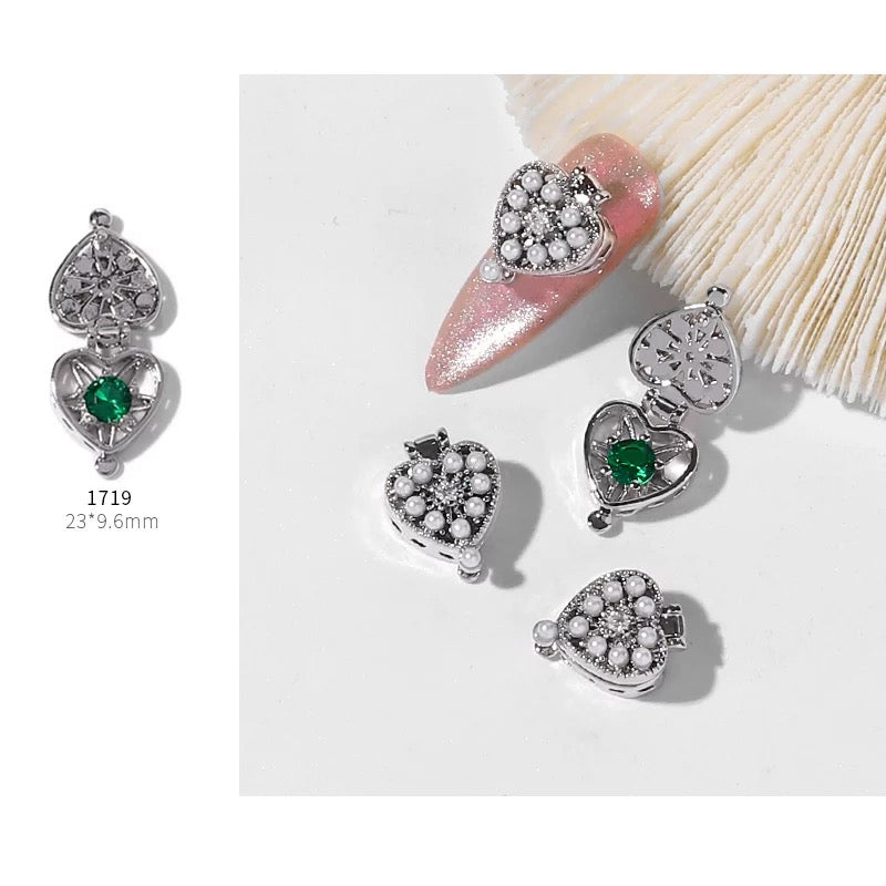 Silver Heart With Green Center Diamond 1719 - Premier Nail Supply