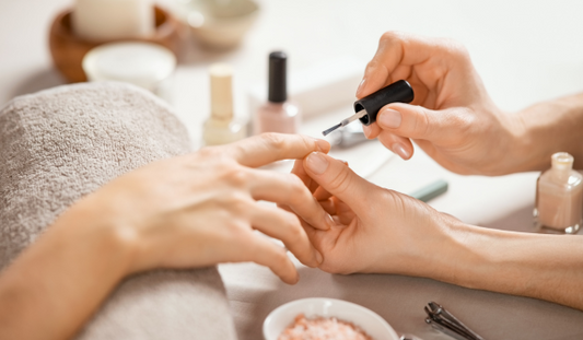 Benefits of HEMA-Free Gel Polish vs Traditional Gel Polish