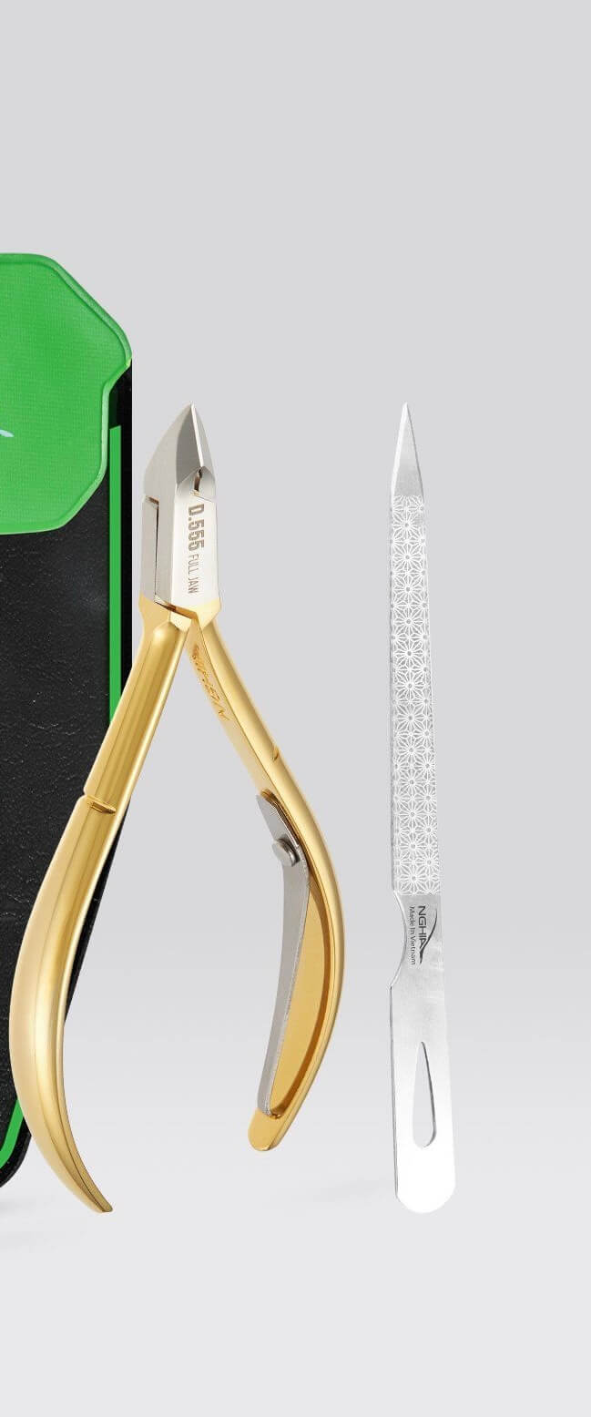 Nghia - Cuticle Nipper with In Glow Toe Tool #D555